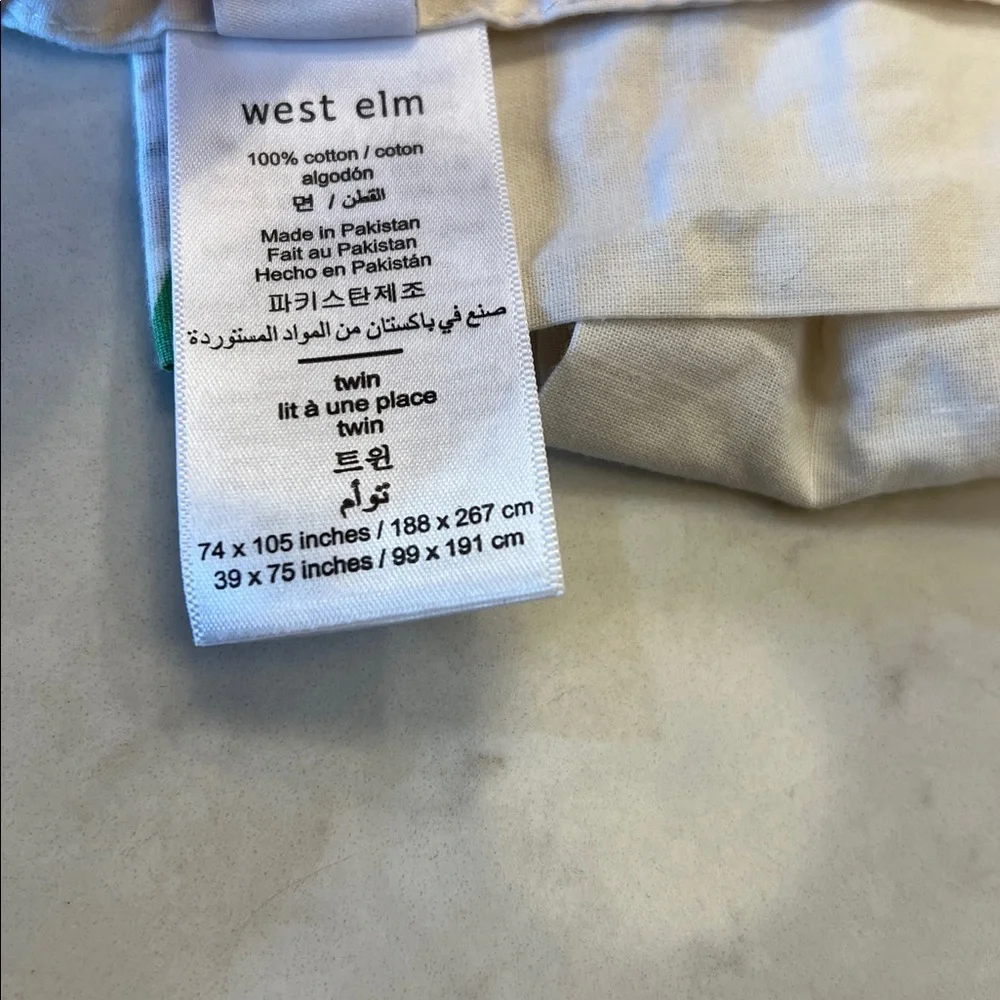 West Elm Trick or Treat Glow-in-the-Dark Sheet Set Size‎ Twin